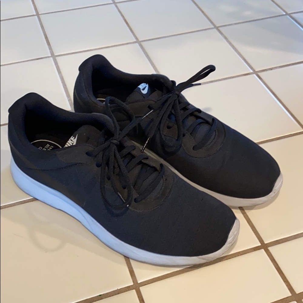 Nike Tanjun
